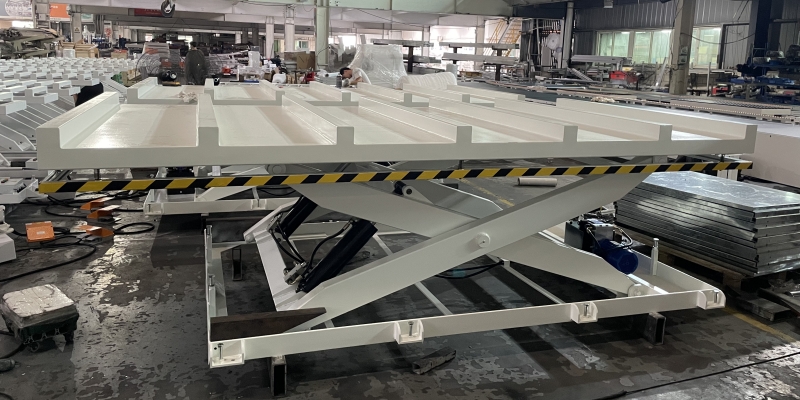 Hydraulischer Aufzug mit 6 Gabelpositionen für Panelmöbel: Customized Materialtransferlösung