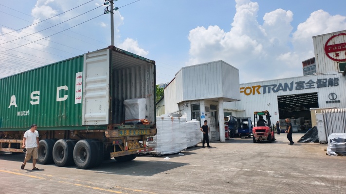 Doppelcontainerversand! Präzisionsschneidemaschinen werden nach Mexiko und Brasilien geliefert